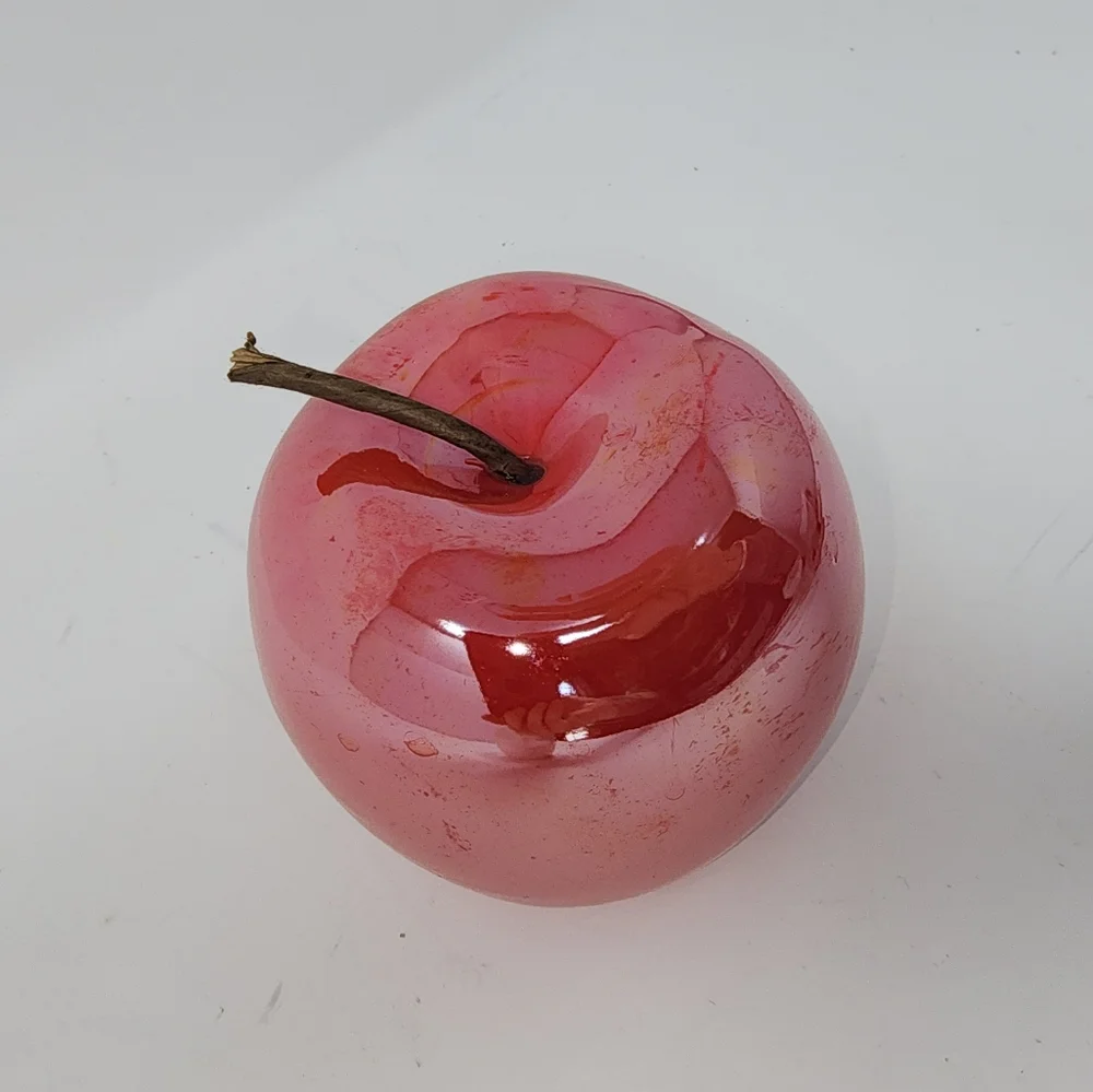 Porcelain‎ irridescent apples